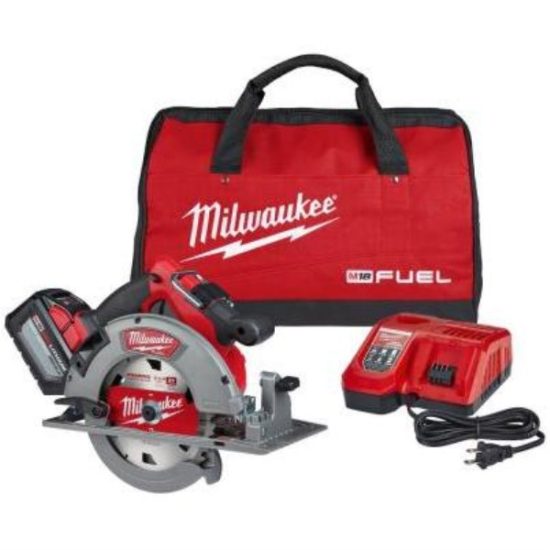 Milwaukee M18 FUEL 18 Volt Lithium-Ion Brushless 7-1/4 In. Cordless Circular Saw Kit